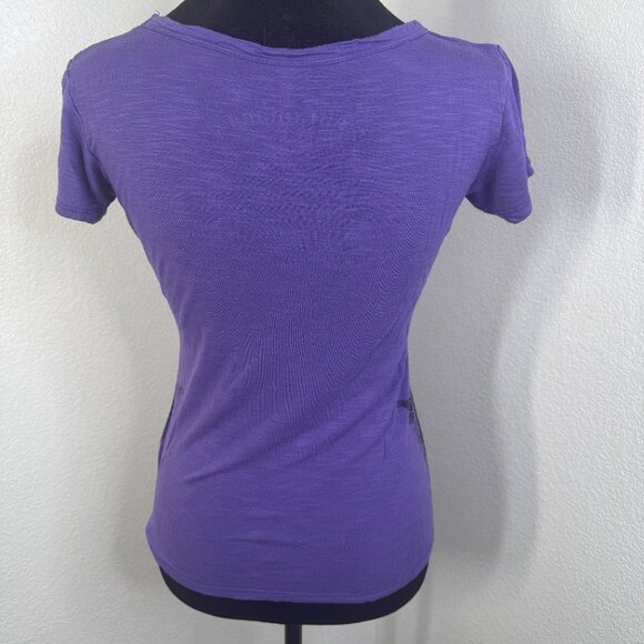 Infamous Purple Graphic Scoop Neck T-Shirt Womens Size M 100% Rayon Vintage Y2K - Picture 3 of 6